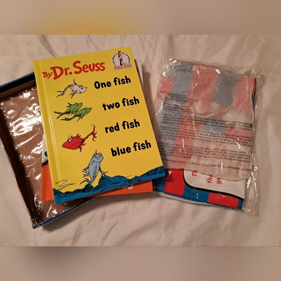Dr. Seuss Early Moments First Reader Set of 2 Books & Tote Bag - NEW! - Picture 3 of 5